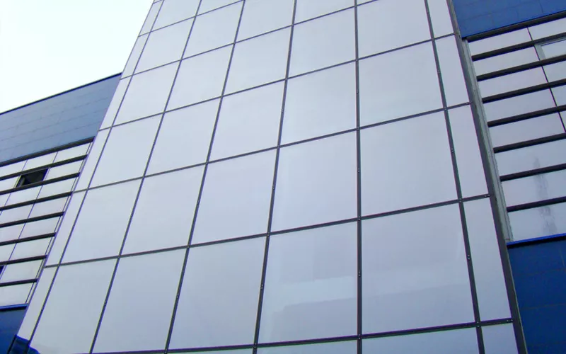 Curtain wall facade