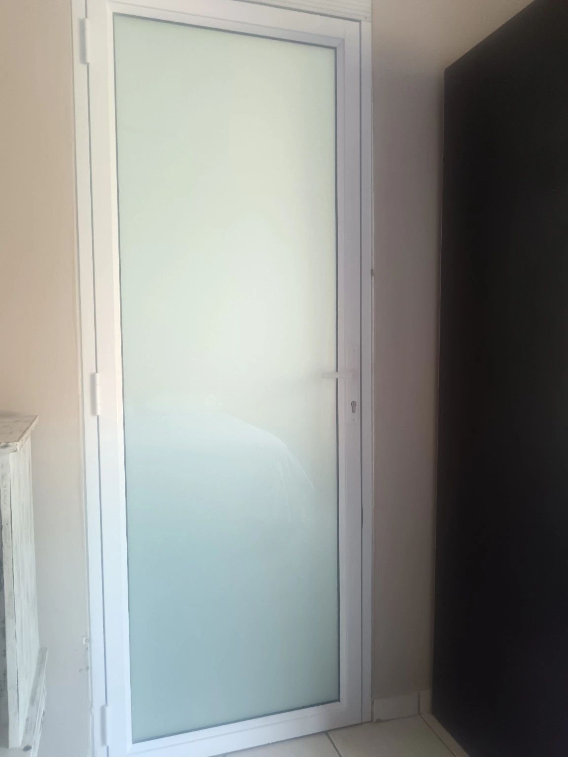 White aluminium frosted glass door